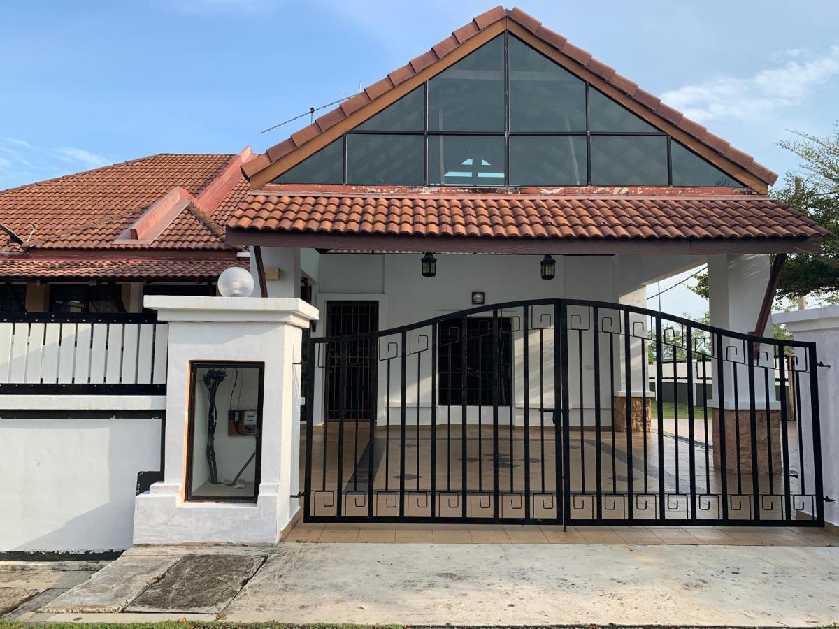 Villaparadise Homestay Batu Pahat Exterior foto