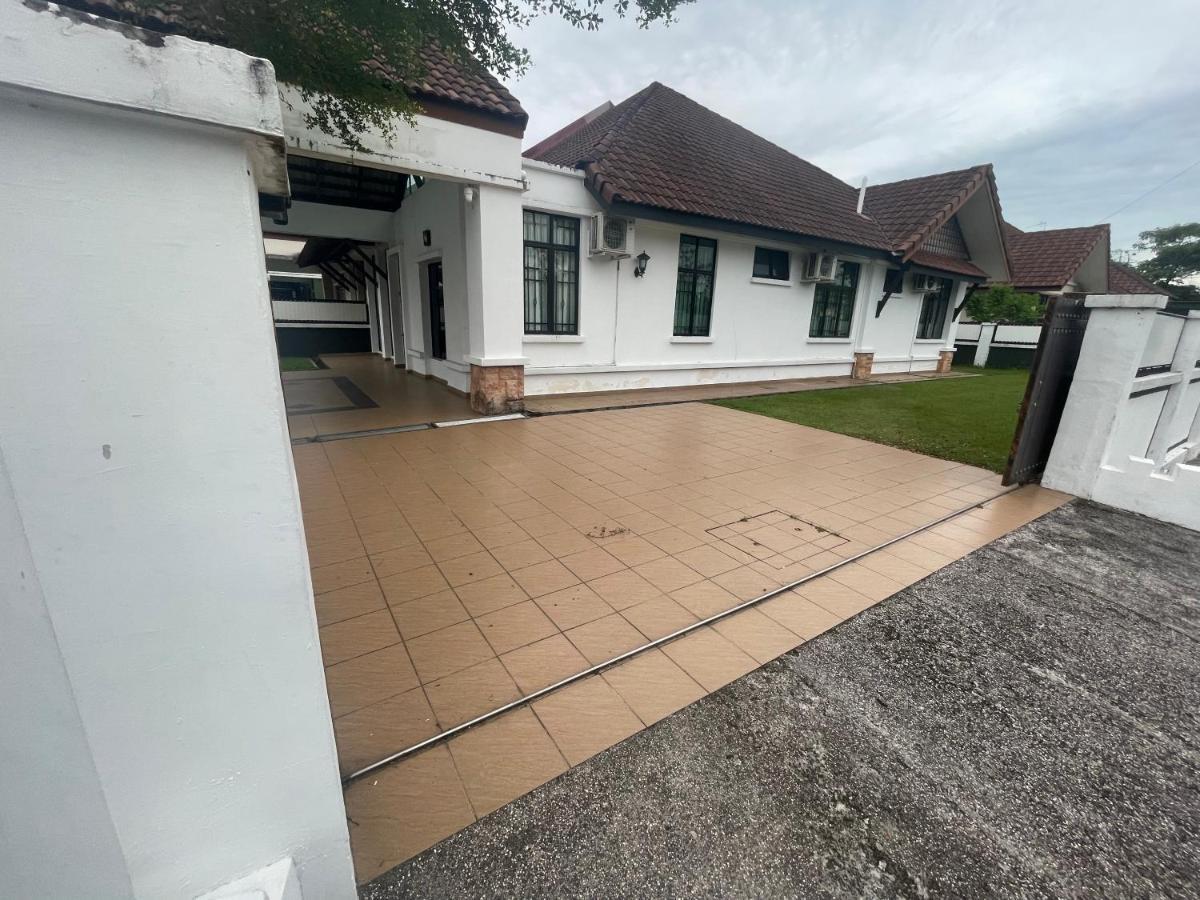 Villaparadise Homestay Batu Pahat Exterior foto